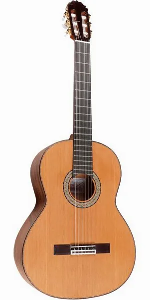 Amalio Burguet Noguera Walnut Cedar w/Case vooraanzicht