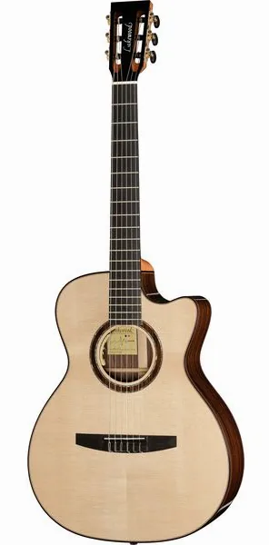 Lakewood M-32 CP Classic Crossover Dlx vooraanzicht